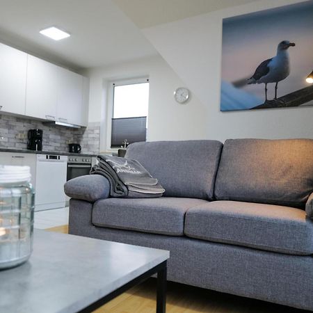 Ferienwohnungen Meerfarbig Zingst - Haustierfrei -Terrasse Mit Strandkorb Oder Balkon - E-Ladesaeule - Parkplatz - Wlan - Fahrradschuppen - Waschtrockner - Ruhig Und Zentral - Nichtraucher 외부 사진