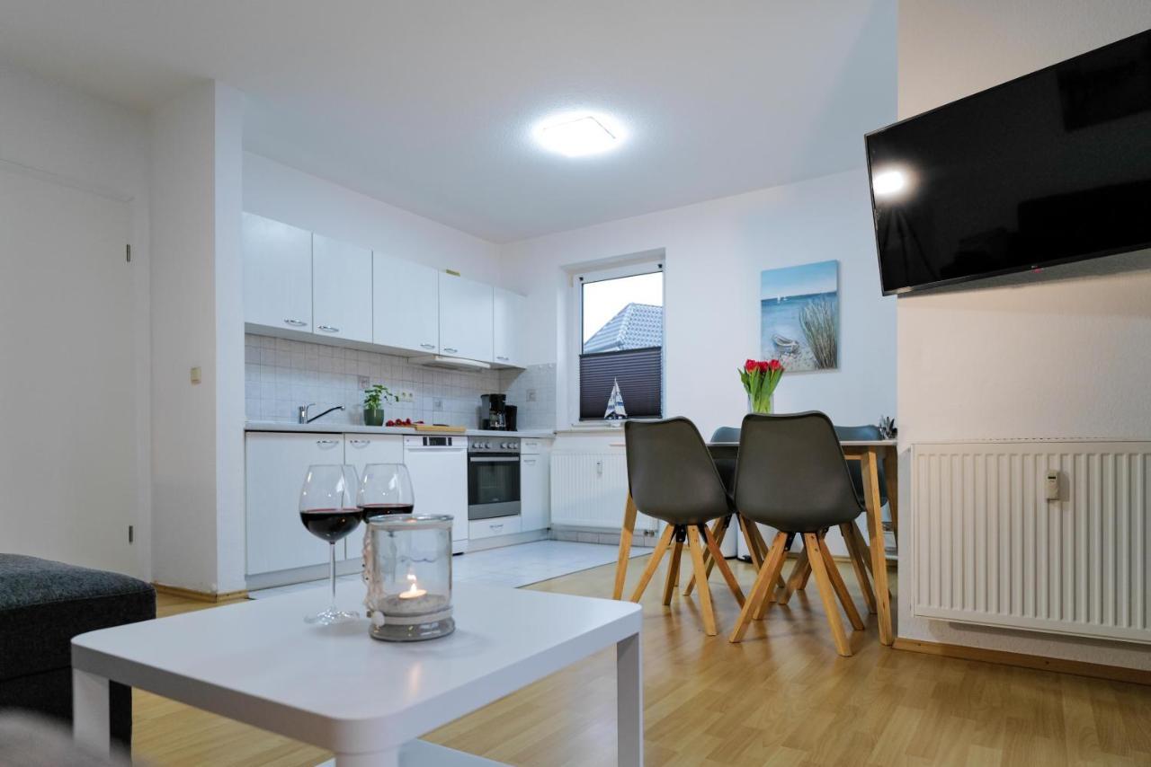 Ferienwohnungen Meerfarbig Zingst - Haustierfrei -Terrasse Mit Strandkorb Oder Balkon - E-Ladesaeule - Parkplatz - Wlan - Fahrradschuppen - Waschtrockner - Ruhig Und Zentral - Nichtraucher 외부 사진