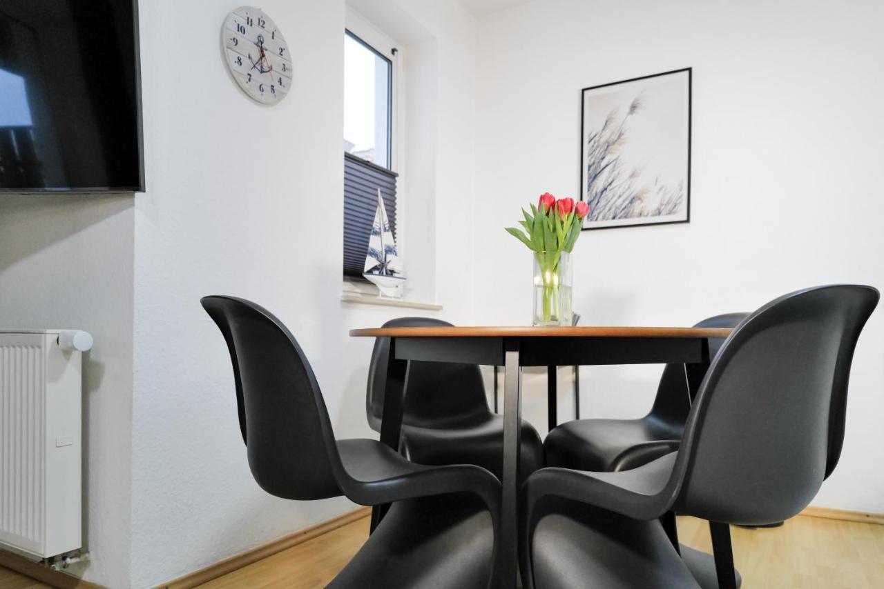Ferienwohnungen Meerfarbig Zingst - Haustierfrei -Terrasse Mit Strandkorb Oder Balkon - E-Ladesaeule - Parkplatz - Wlan - Fahrradschuppen - Waschtrockner - Ruhig Und Zentral - Nichtraucher 외부 사진