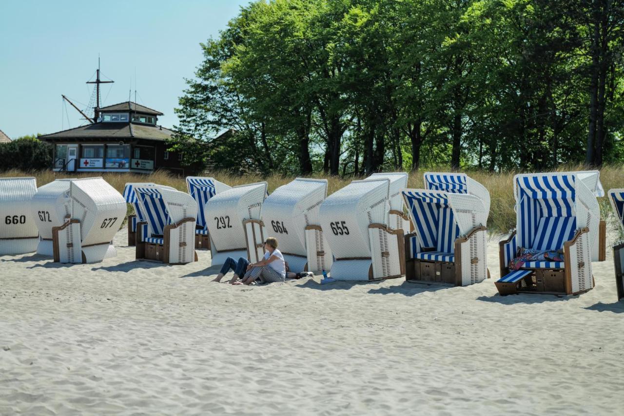 Ferienwohnungen Meerfarbig Zingst - Haustierfrei -Terrasse Mit Strandkorb Oder Balkon - E-Ladesaeule - Parkplatz - Wlan - Fahrradschuppen - Waschtrockner - Ruhig Und Zentral - Nichtraucher 외부 사진