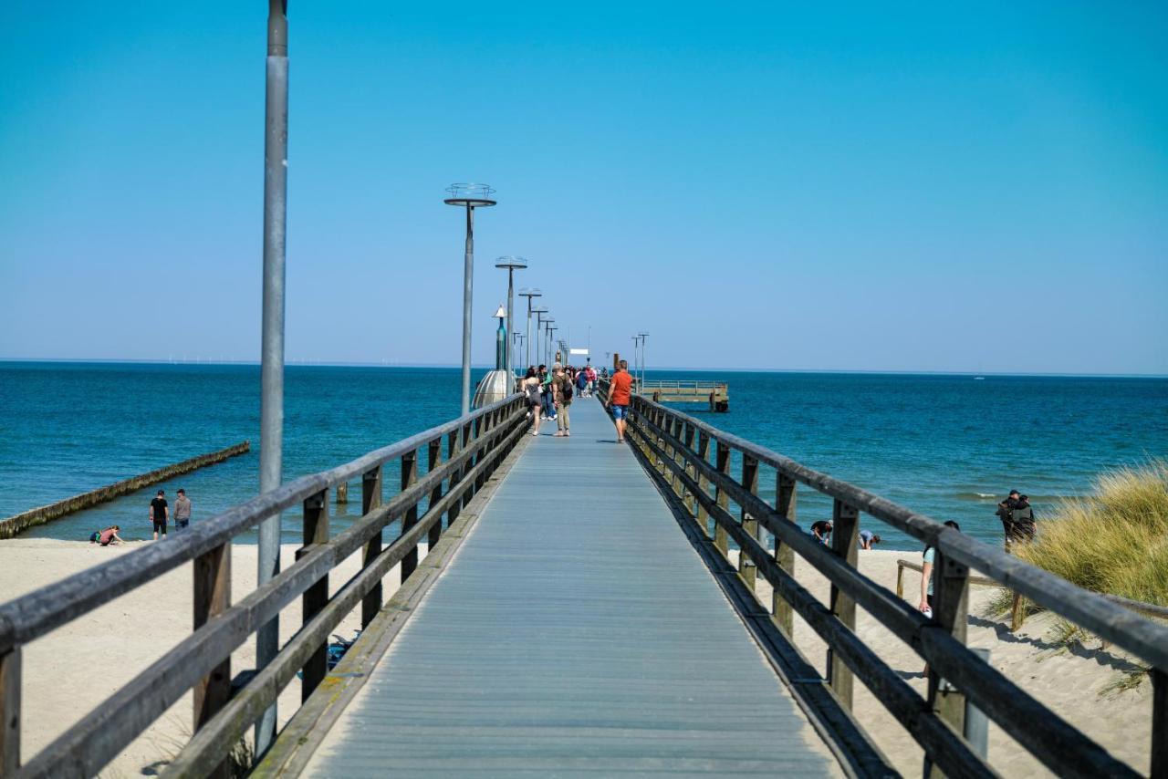 Ferienwohnungen Meerfarbig Zingst - Haustierfrei -Terrasse Mit Strandkorb Oder Balkon - E-Ladesaeule - Parkplatz - Wlan - Fahrradschuppen - Waschtrockner - Ruhig Und Zentral - Nichtraucher 외부 사진