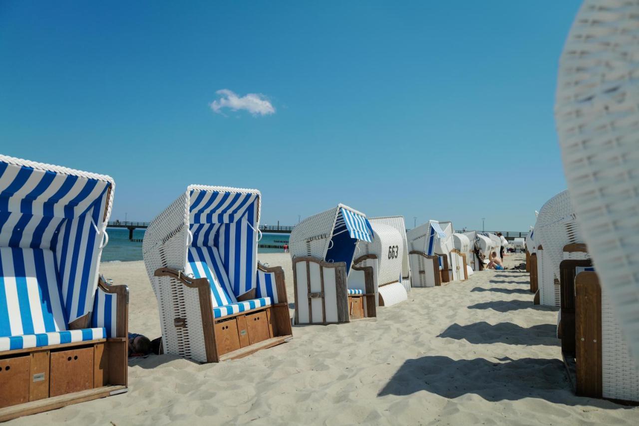 Ferienwohnungen Meerfarbig Zingst - Haustierfrei -Terrasse Mit Strandkorb Oder Balkon - E-Ladesaeule - Parkplatz - Wlan - Fahrradschuppen - Waschtrockner - Ruhig Und Zentral - Nichtraucher 외부 사진