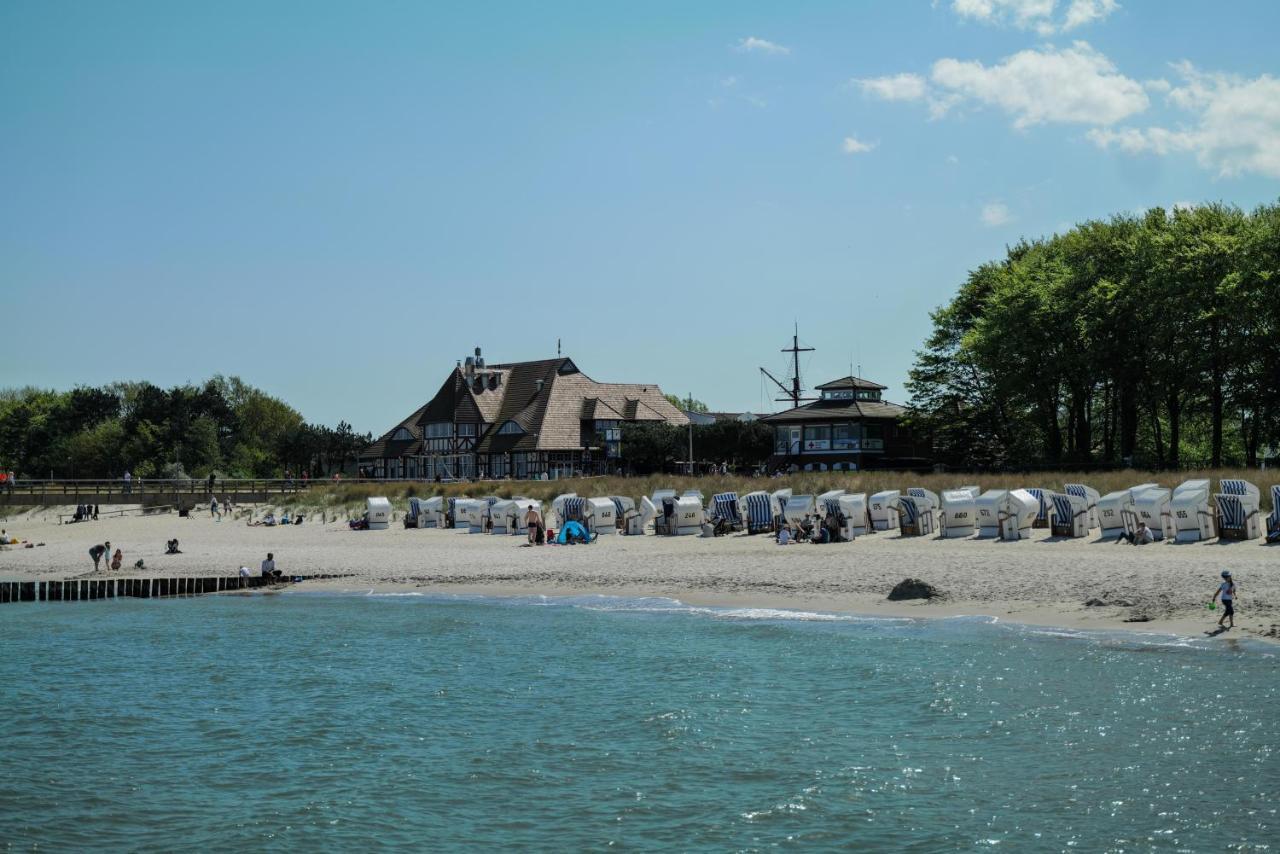 Ferienwohnungen Meerfarbig Zingst - Haustierfrei -Terrasse Mit Strandkorb Oder Balkon - E-Ladesaeule - Parkplatz - Wlan - Fahrradschuppen - Waschtrockner - Ruhig Und Zentral - Nichtraucher 외부 사진