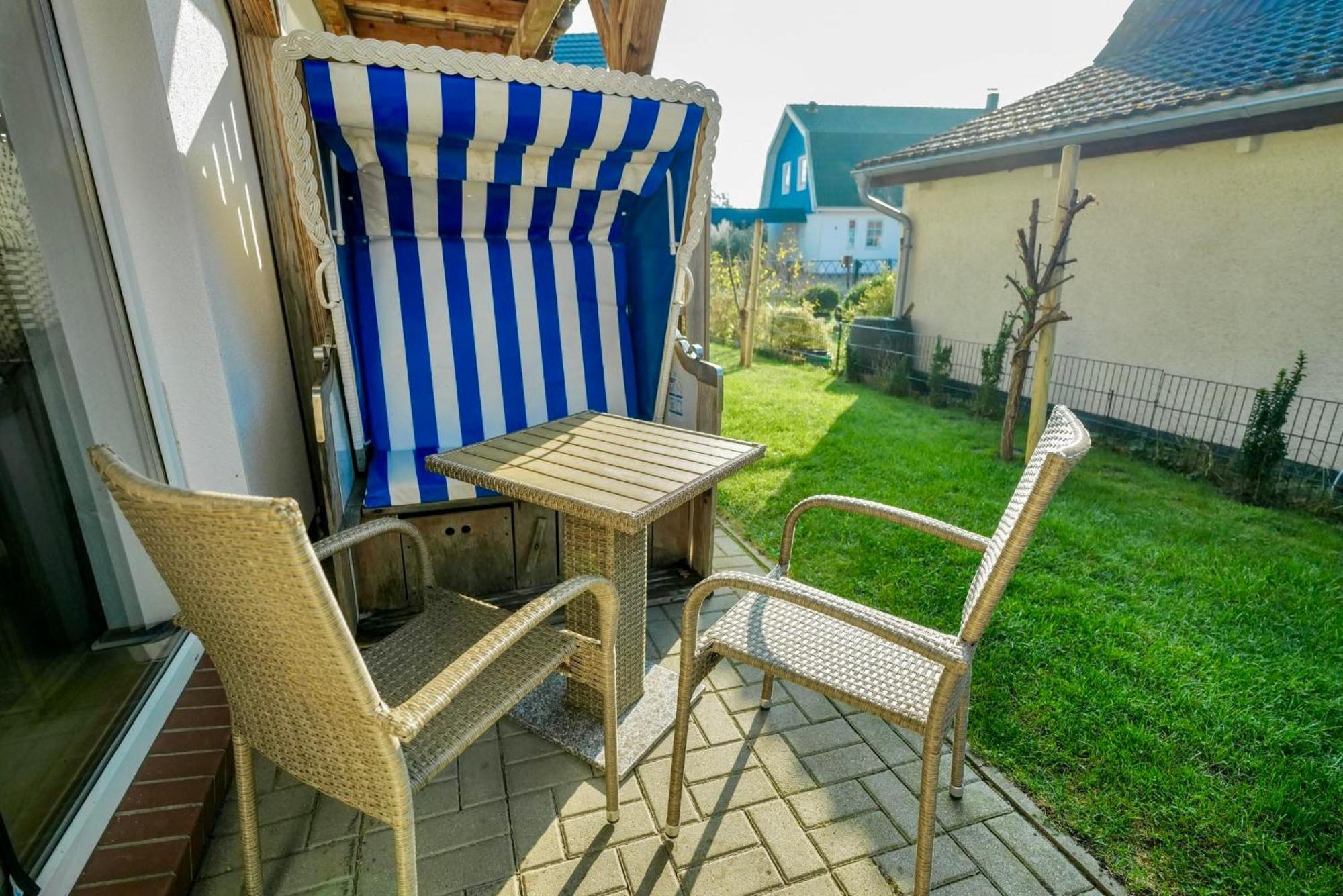Ferienwohnungen Meerfarbig Zingst - Haustierfrei -Terrasse Mit Strandkorb Oder Balkon - E-Ladesaeule - Parkplatz - Wlan - Fahrradschuppen - Waschtrockner - Ruhig Und Zentral - Nichtraucher 외부 사진