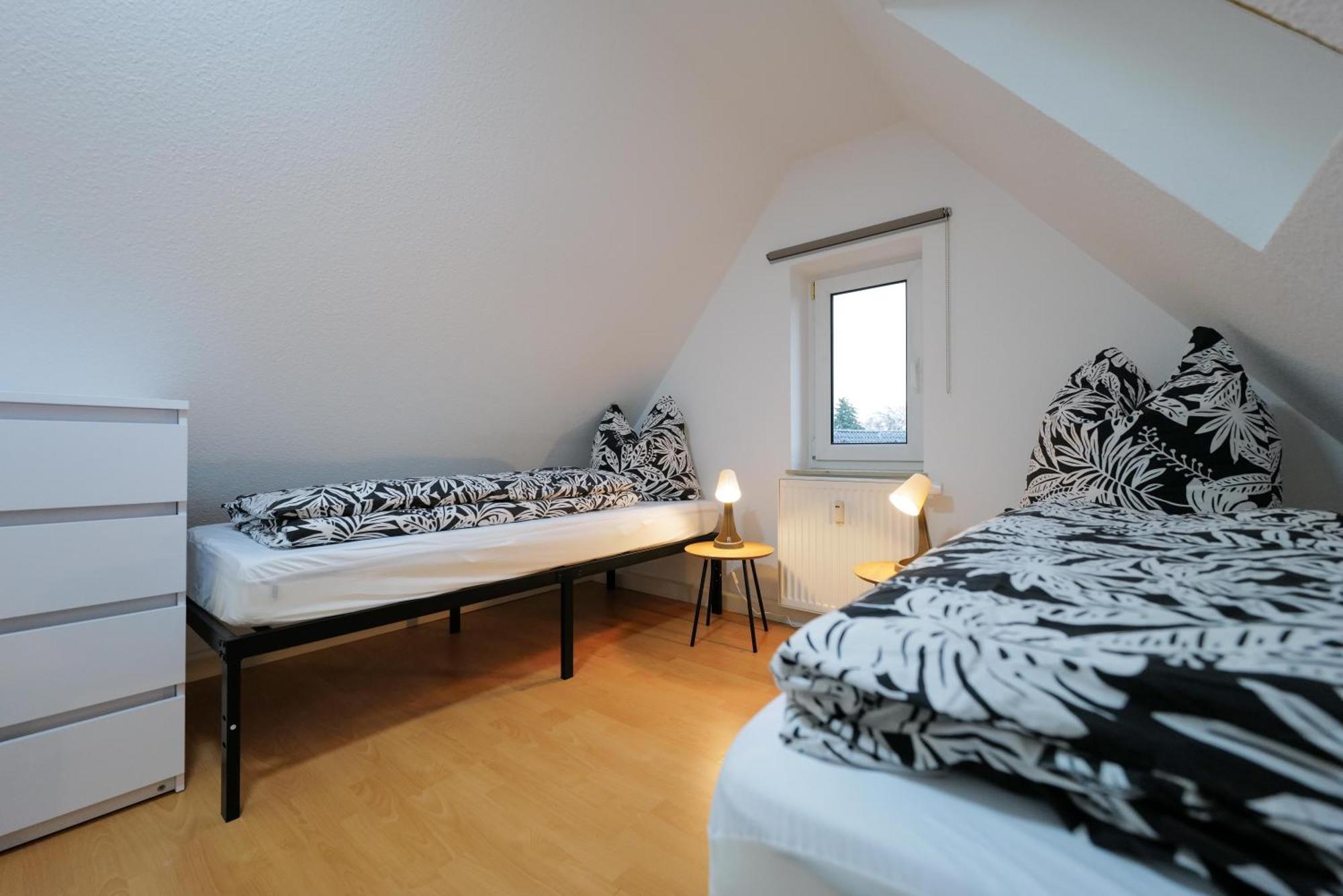 Ferienwohnungen Meerfarbig Zingst - Haustierfrei -Terrasse Mit Strandkorb Oder Balkon - E-Ladesaeule - Parkplatz - Wlan - Fahrradschuppen - Waschtrockner - Ruhig Und Zentral - Nichtraucher 외부 사진