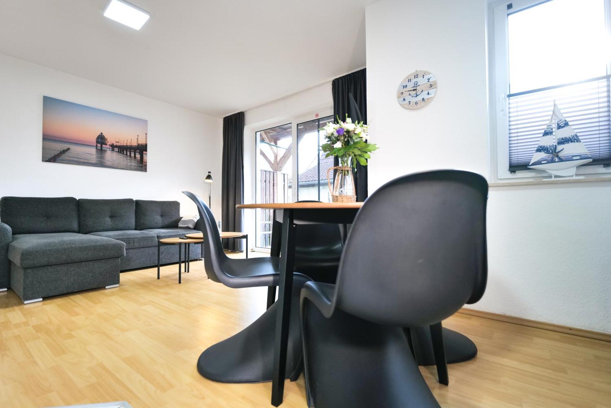Ferienwohnungen Meerfarbig Zingst - Haustierfrei -Terrasse Mit Strandkorb Oder Balkon - E-Ladesaeule - Parkplatz - Wlan - Fahrradschuppen - Waschtrockner - Ruhig Und Zentral - Nichtraucher 외부 사진