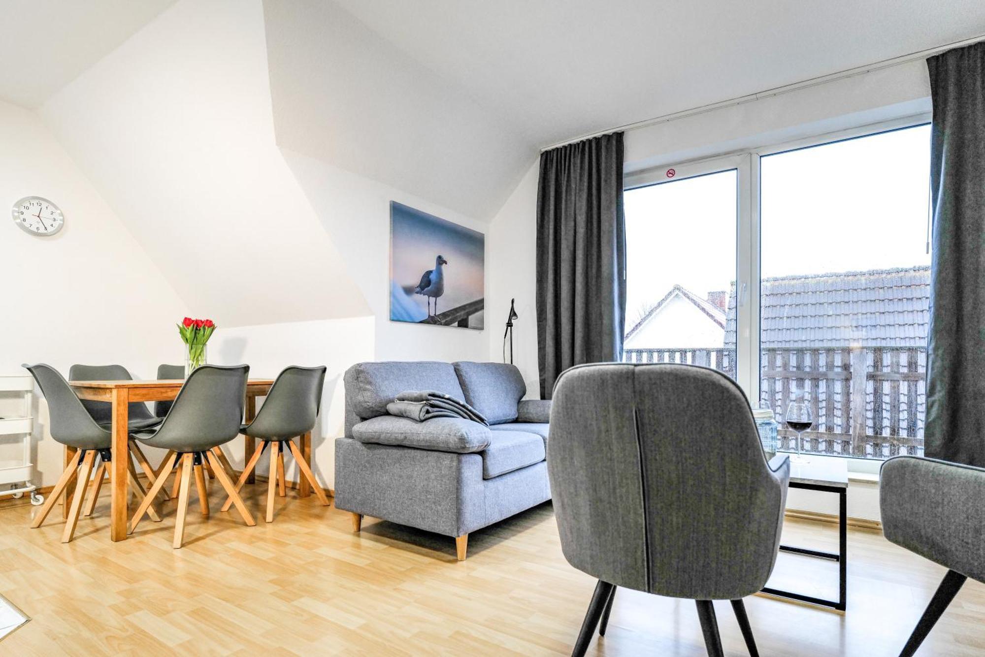 Ferienwohnungen Meerfarbig Zingst - Haustierfrei -Terrasse Mit Strandkorb Oder Balkon - E-Ladesaeule - Parkplatz - Wlan - Fahrradschuppen - Waschtrockner - Ruhig Und Zentral - Nichtraucher 외부 사진