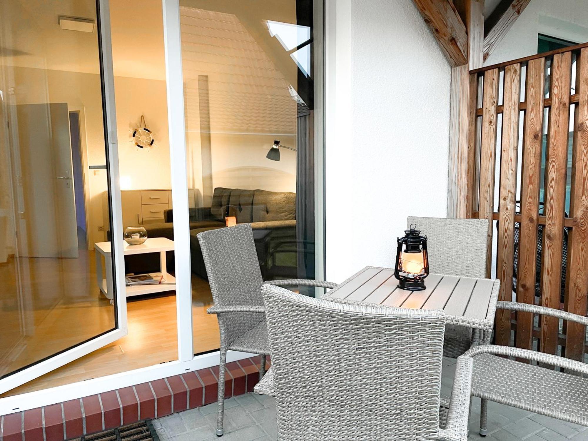 Ferienwohnungen Meerfarbig Zingst - Haustierfrei -Terrasse Mit Strandkorb Oder Balkon - E-Ladesaeule - Parkplatz - Wlan - Fahrradschuppen - Waschtrockner - Ruhig Und Zentral - Nichtraucher 외부 사진